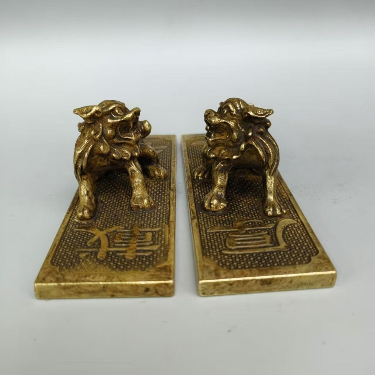 Lion Stationery & Office Supply(Kunshan)Co.Ltd - Çift Pirinç Kağıt Ağırlığı, Aslan Heykeli,